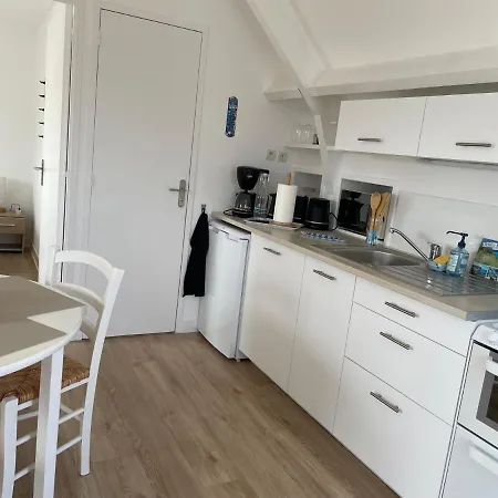 Appartement T2 Vue Mer Sauzon Terrasse Et Parking Prives Exterior photo